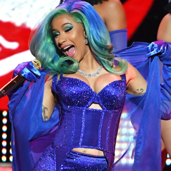 Everything Below SOLD 🖤💫 - Picture 2 of 2